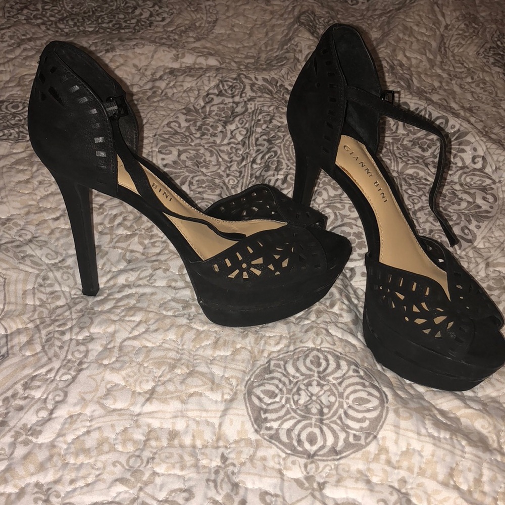Gianni Bini Black peep toe heels